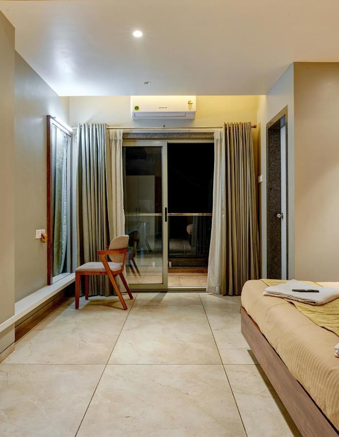 Hotel Swamini Kolhapur Exteriör bild